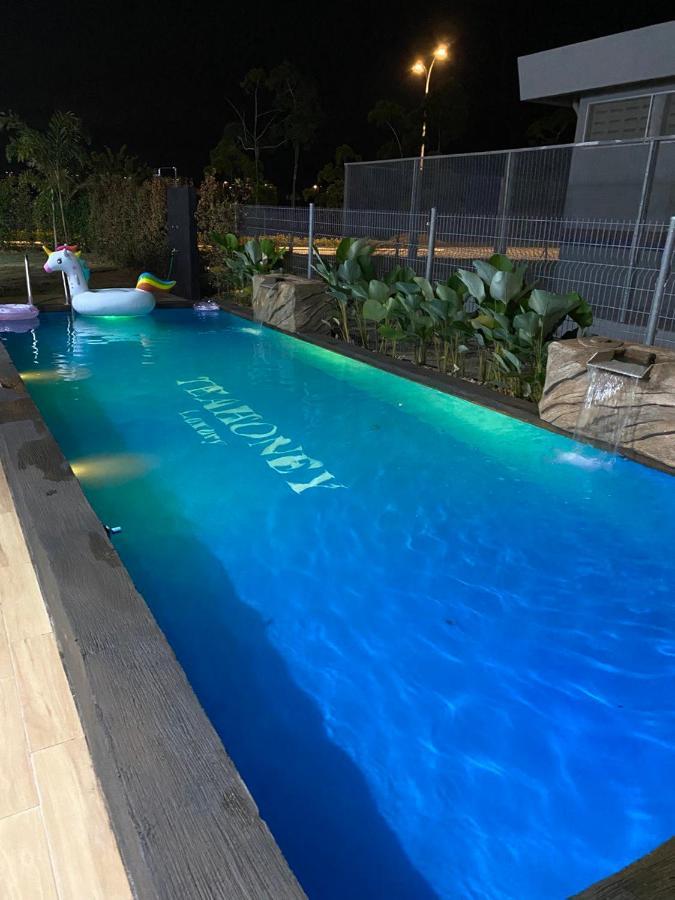 Tea Honey Luxury Villa Malacca Exterior photo